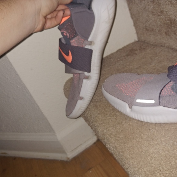Worn 1X • Nike • Womens 2018 FK free run motion Velcro knit sneakers shoes 11 - Picture 5 of 7